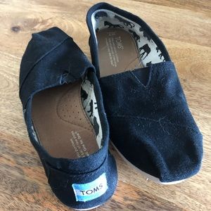 TOMS BLACK 7.5 EXCELLENT CONDITION
